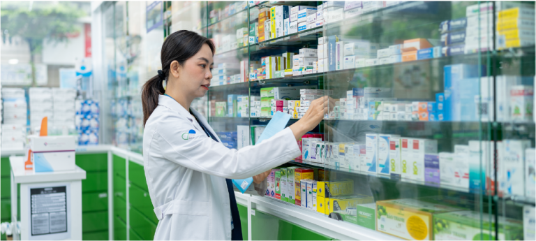 Tính đến nay, hệ thống Pharmacity có hơn 1000 nhà thuốc trên toàn quốc với hơn 7000 nhân viên, trong đó hơn 70% là Dược sĩ giỏi chuyên môn và tận tâm với khách hàng.